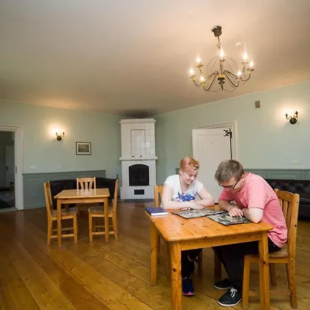 Manor بيت شباب ساغادي